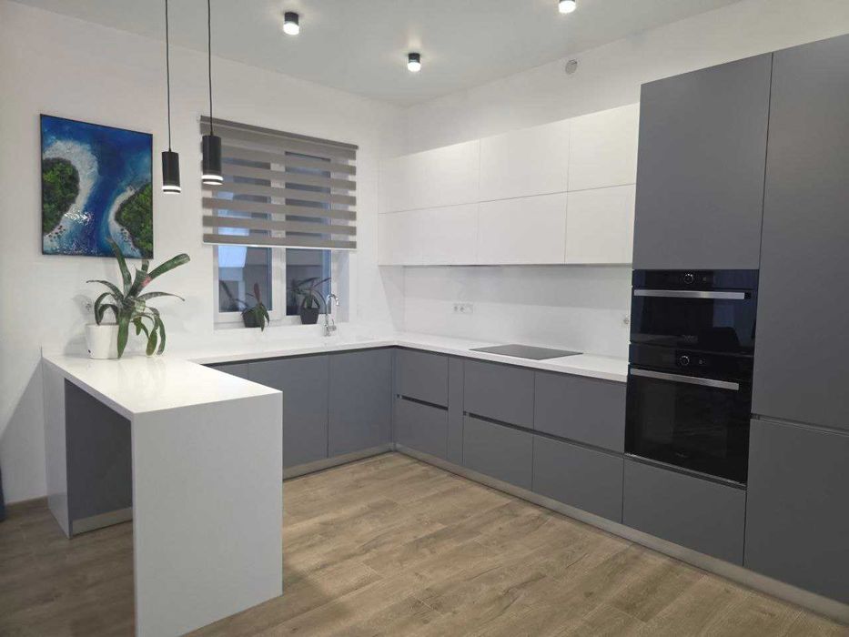 Продам дом на берегу озера с бассейном в КГ"Межречье" от собственника.