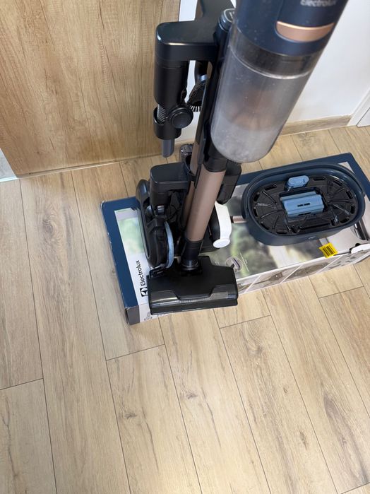 Stojący Electrolux Wet&Dry Aqua 80n bardzo dobry 600zl