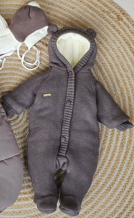 Продам зимний комбинезон 3-6 мес