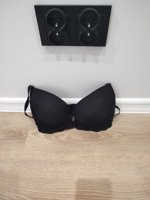 Biustonosz czarny z koronką usztywniany 65e Esotiq