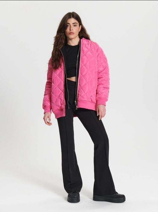Розова демісезонна куртка жіноча
