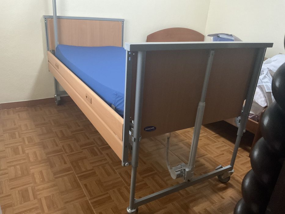 Cama articulada NOVA, para invalidos ou imcapacitados