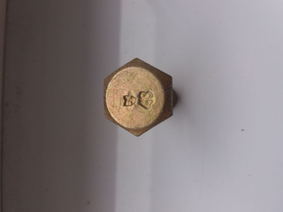 Болт 48