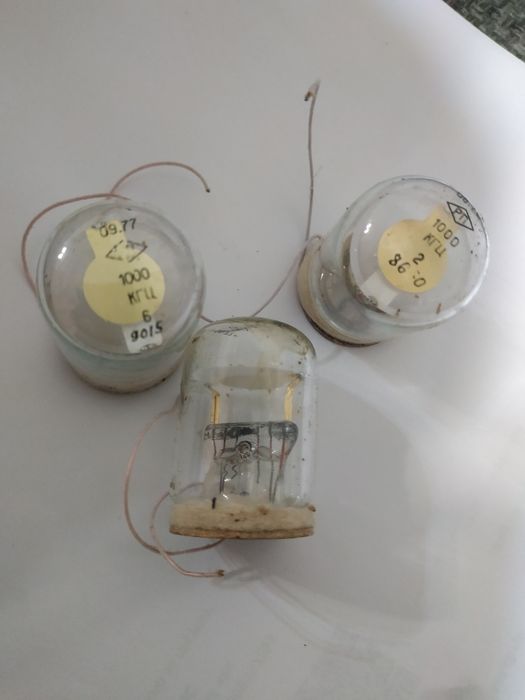 Радіодеталі.Кварцовий резонатор