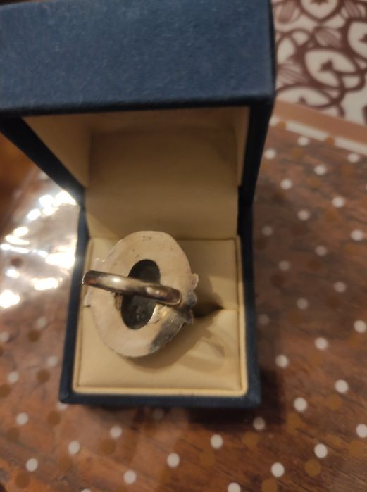 Срібний перстень із лабрадоритом.