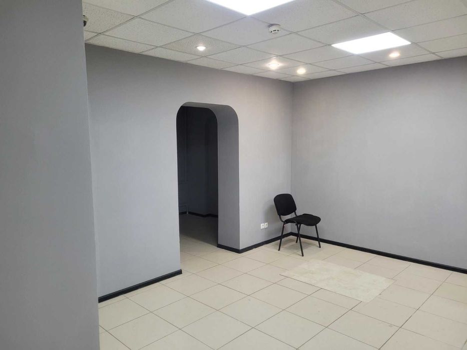 Продається комерційне приміщення в центрі міста, 50 м ², вул. Стуса,37