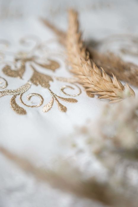 Вишитий весільний рушник під ноги ,вишивка гладдю