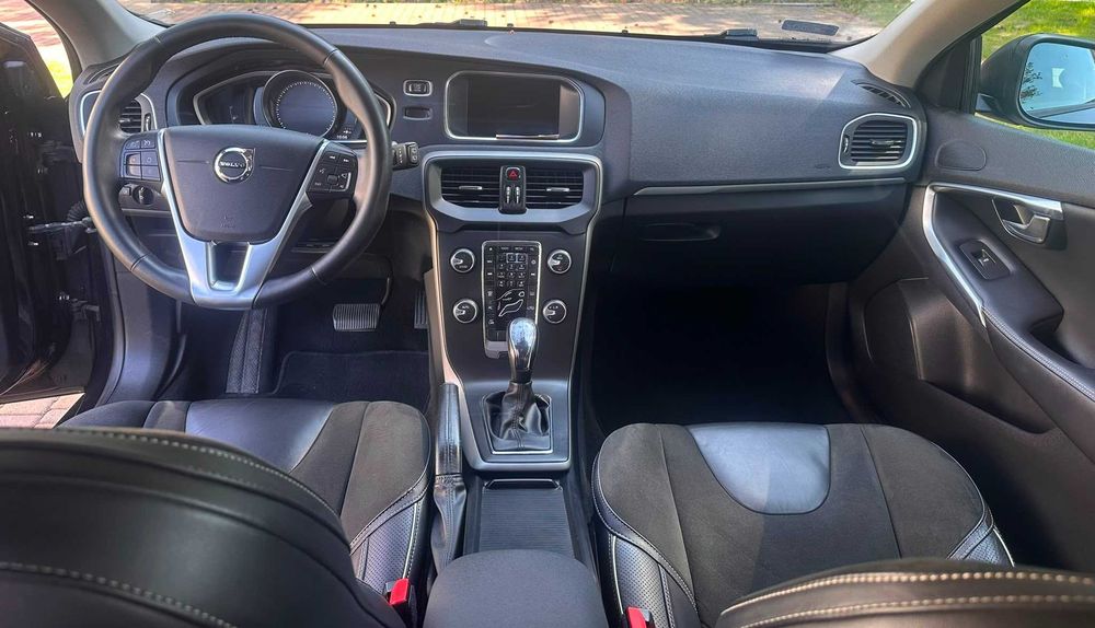 Volvo V40 2.0 Diesel R-Design, ASO