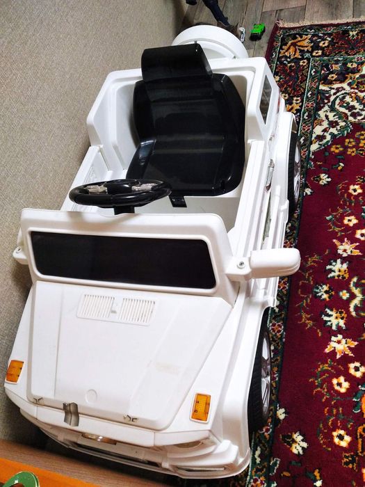 Дитяча машина на акумуляторі