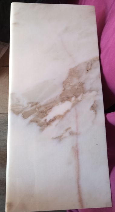 Mesa pequena de mármore