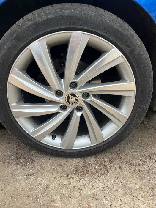 Оригинальные диски 5e3601025h  Audi Skoda VW Seat R18, 5*112 в комплекті з гумою