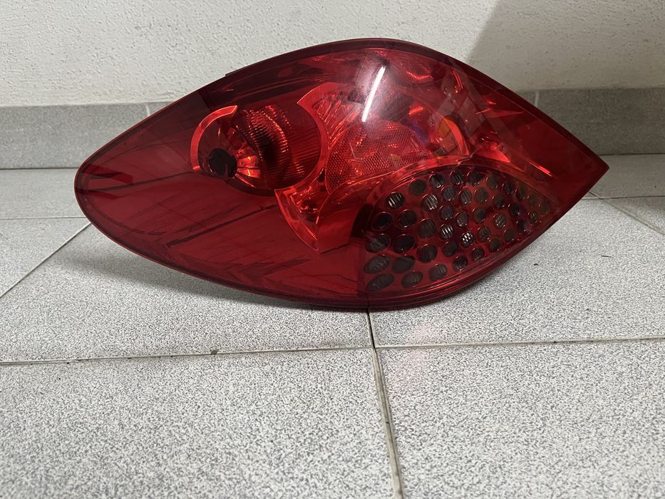 Farlorim esquerdo traseiro  Peugeot 207