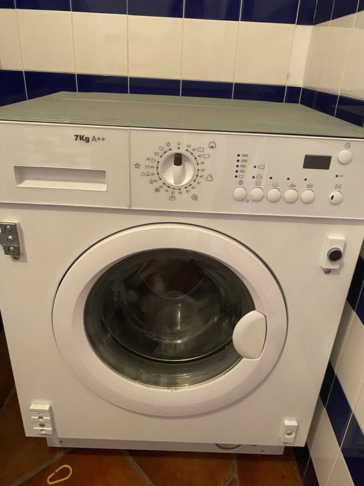 Máquina de lavar embutir com portas em MDF