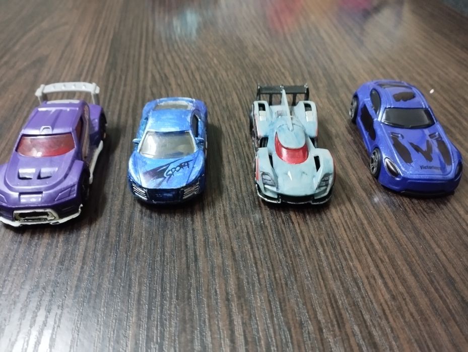 Продам машинки HotWills