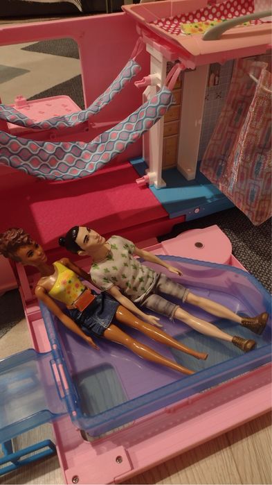 Mattel Barbie Wymarzony Kamper + lalki + zestaw sklep