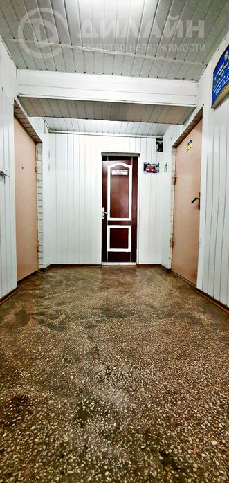 Помещение с фасадным входом на ул. Добролюбова 3. Рынок соцгорода