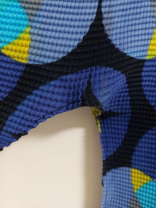 Issey miyake me топ геометричний малюнок принт
