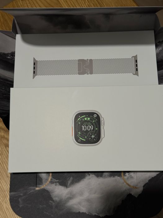 NEW Apple Watch Ultra 3 49mm Natural Titanium Milanese Loop - M