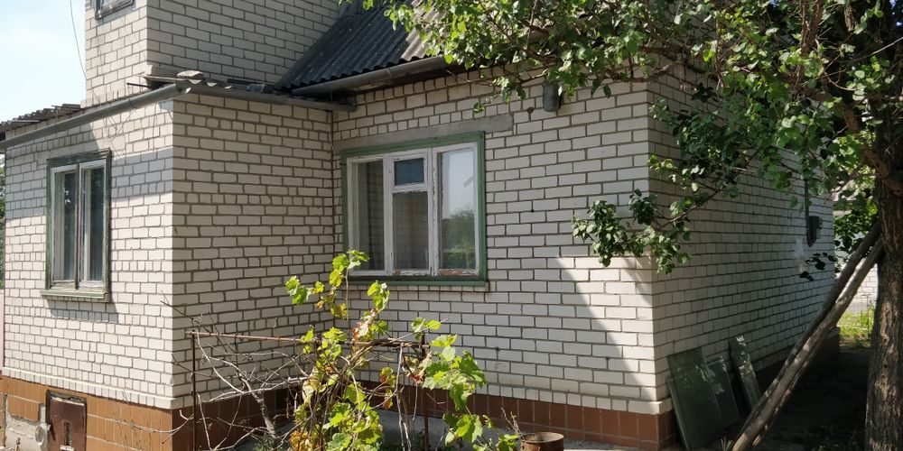 Продається  дачний будинок