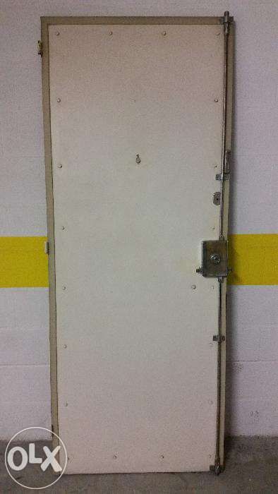 porta de rua/entrada