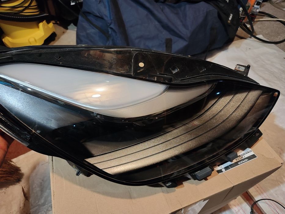 Двері tesla model y, фара лінзована нова.