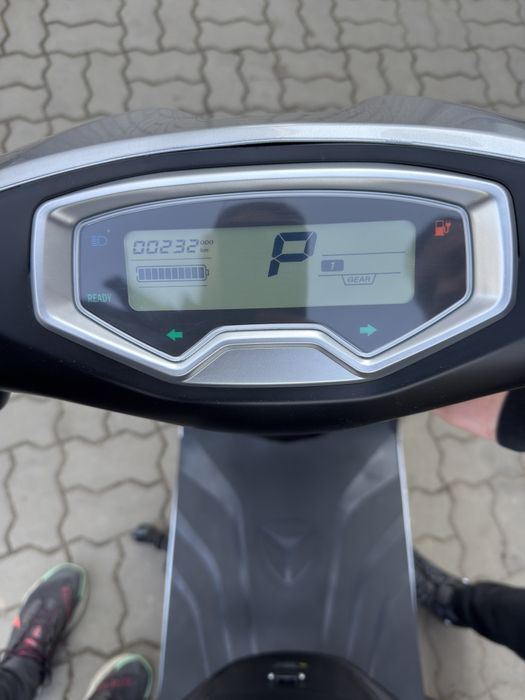 Електроскутер (мопед)