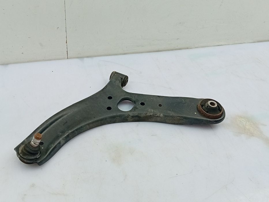 Braço de suspensão frente esquerdo KIA Rio III (UB)