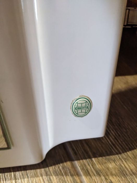 Шафа у ванну кімнату з дзеркалом