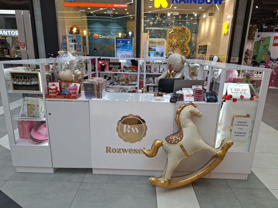 Wyspa handlowa 3x3 metry - meble