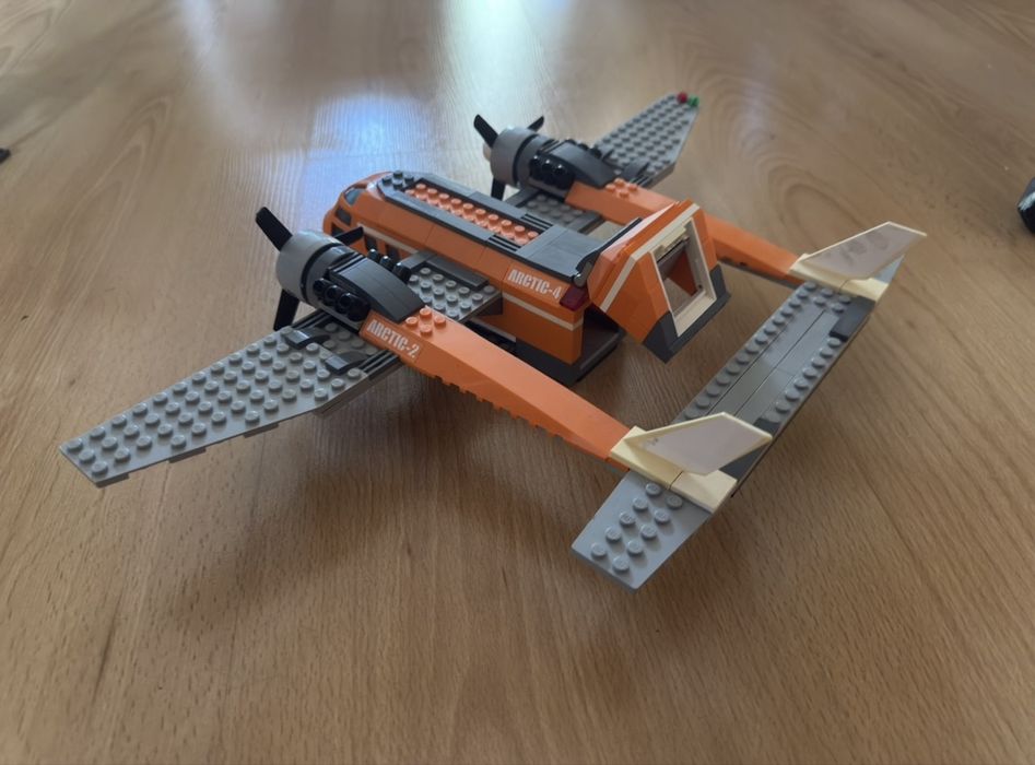 Samolot z serii lego arctic