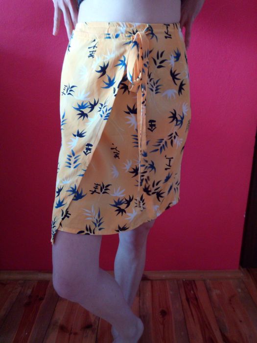 Plażowa wiązana spódniczka w kwiaty