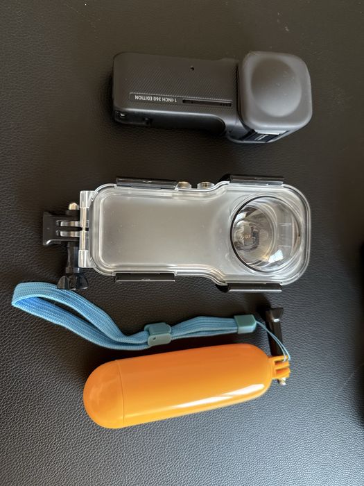 Insta360 ONE RS com case de mergulho