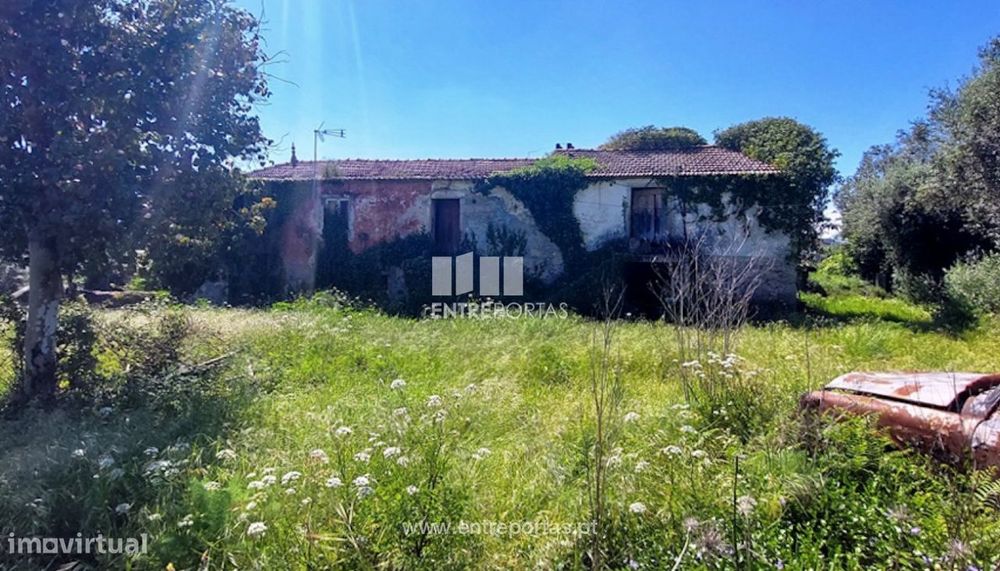 Venda de quintinha c/ moradia em pedra p/ recuperar, Fragoso, Barcelos