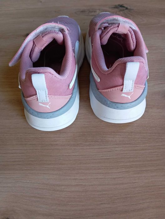 Buty Puma dla dziewczynki rozmiar 27