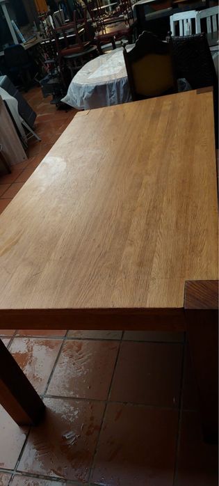 Mesa de madeira maciça