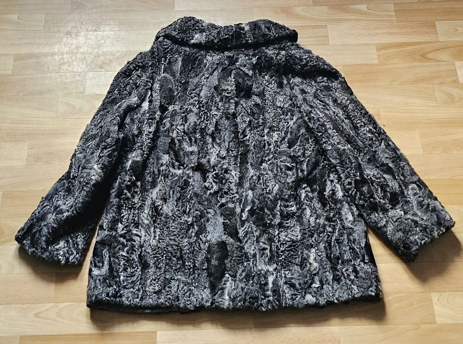 Piękne futro z karakuły