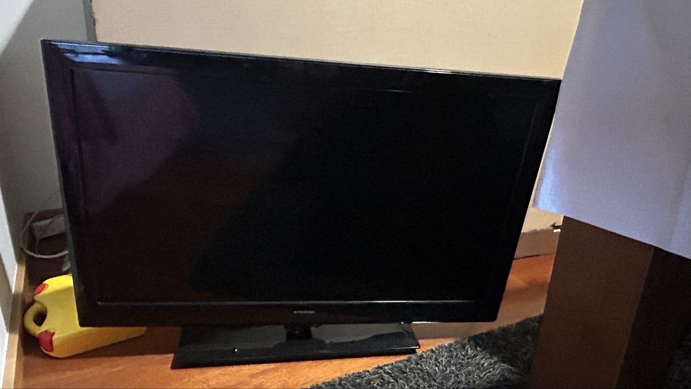 Vendo Tv E-motion sem caixa