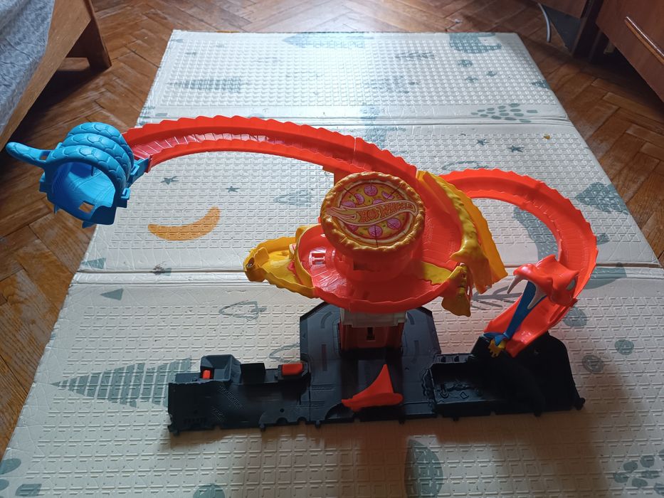 Ігровий набір Трек Хот Вілс Атака Кобри Hot Wheels City Pizza Slam Cobra Attack