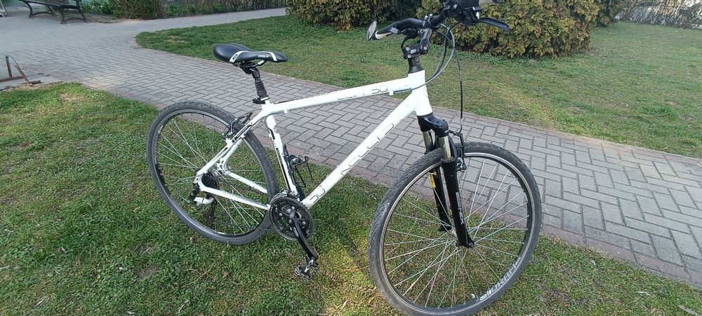 Rower Kellys Cliff 50 – crossowy, biały, rama 19”

Rower jest