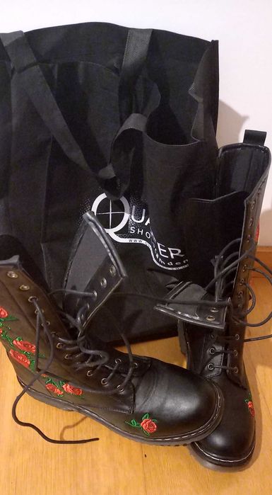 Botas cano alto tipo Doc Martens