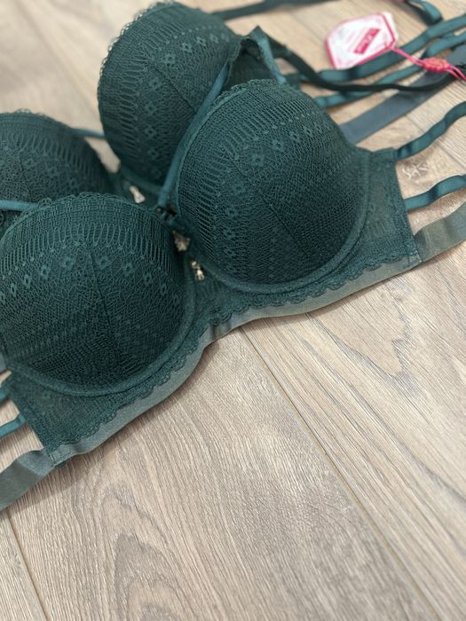 Бюстгальтер з пушап ,чашка С,уцінені