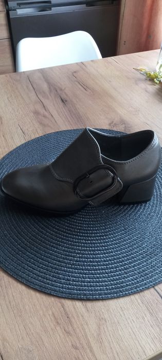 Sprzedam  nowe buty w kolorze grafit