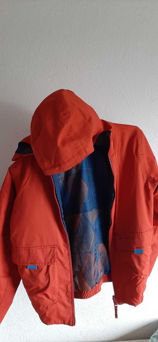 Kispo de rapaz de 4 a 5 anos em bom estado