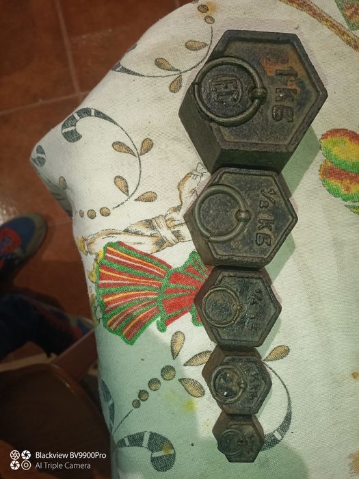 Conjunto de pesos antigos