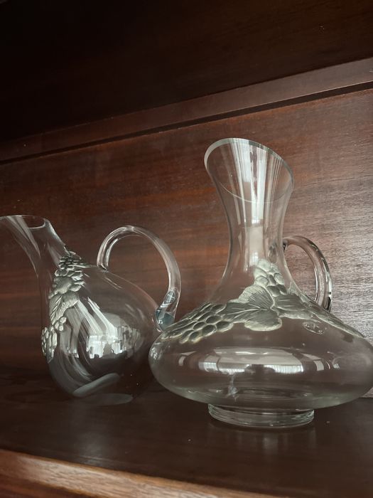 2 decanters/jarras de vinho com motivo de uvas – vintage