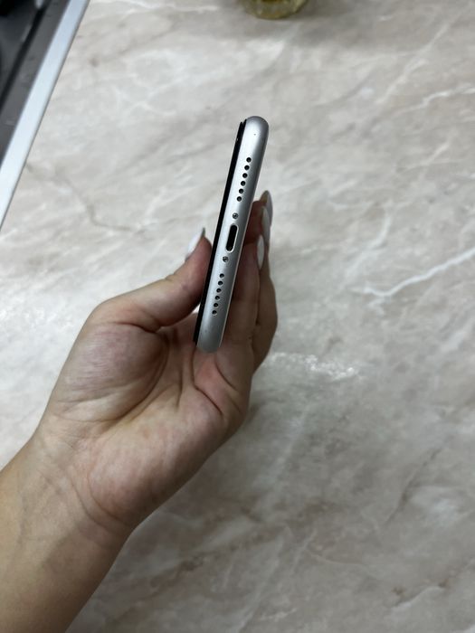 Продам  телефон IPhone XR