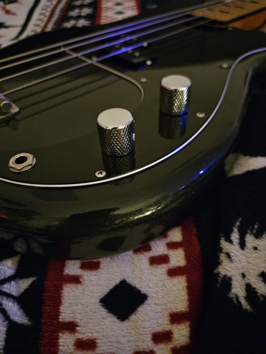 Gitara basowa Buzz Hornet (Restauracja Gitar)