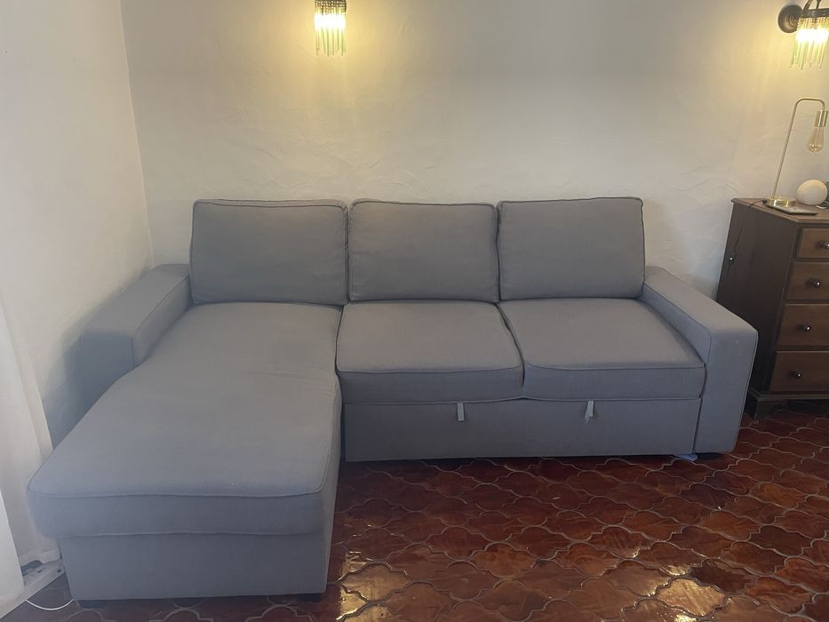 Sofá cama com chaise longue