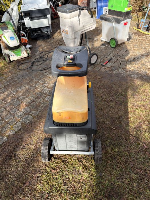 Rozdrabniacz frezowy do gałęzi z koszem