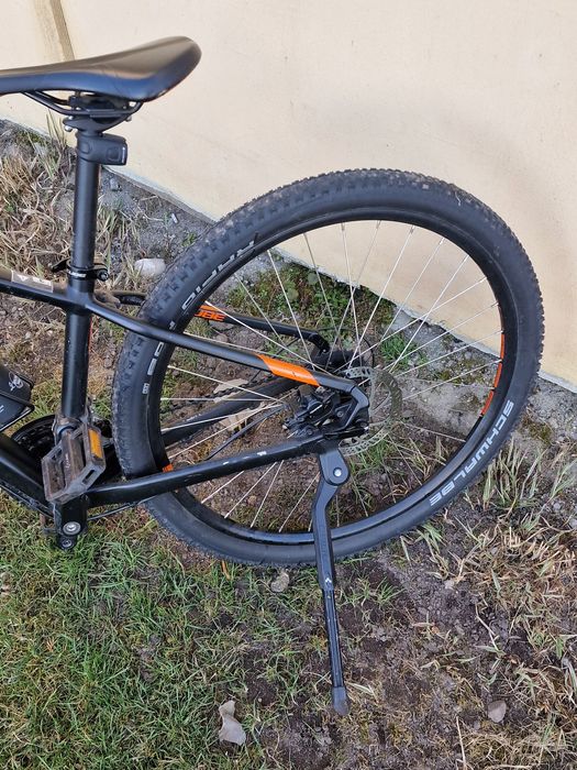 Rower Cube lekkie ślady użytkowania.